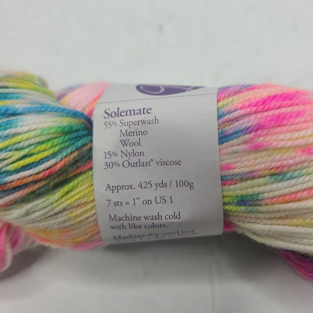 Lorna's Laces‎ Handyed Yarns 55% Merino 15% Nylon 30% Viscose 100g Color Zoe